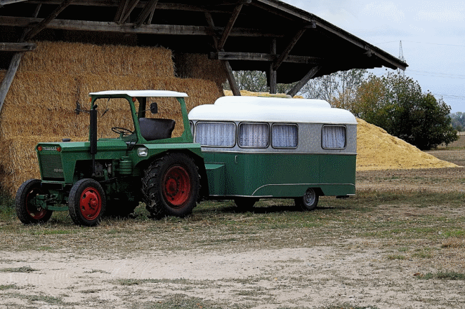 Wohnwagen Abstellplatz beim Landwirt